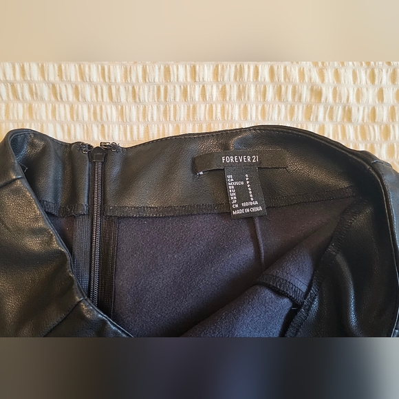 Forever 21 - Black Asymmetrical Faux Leather Skirt - Picture 4 of 7